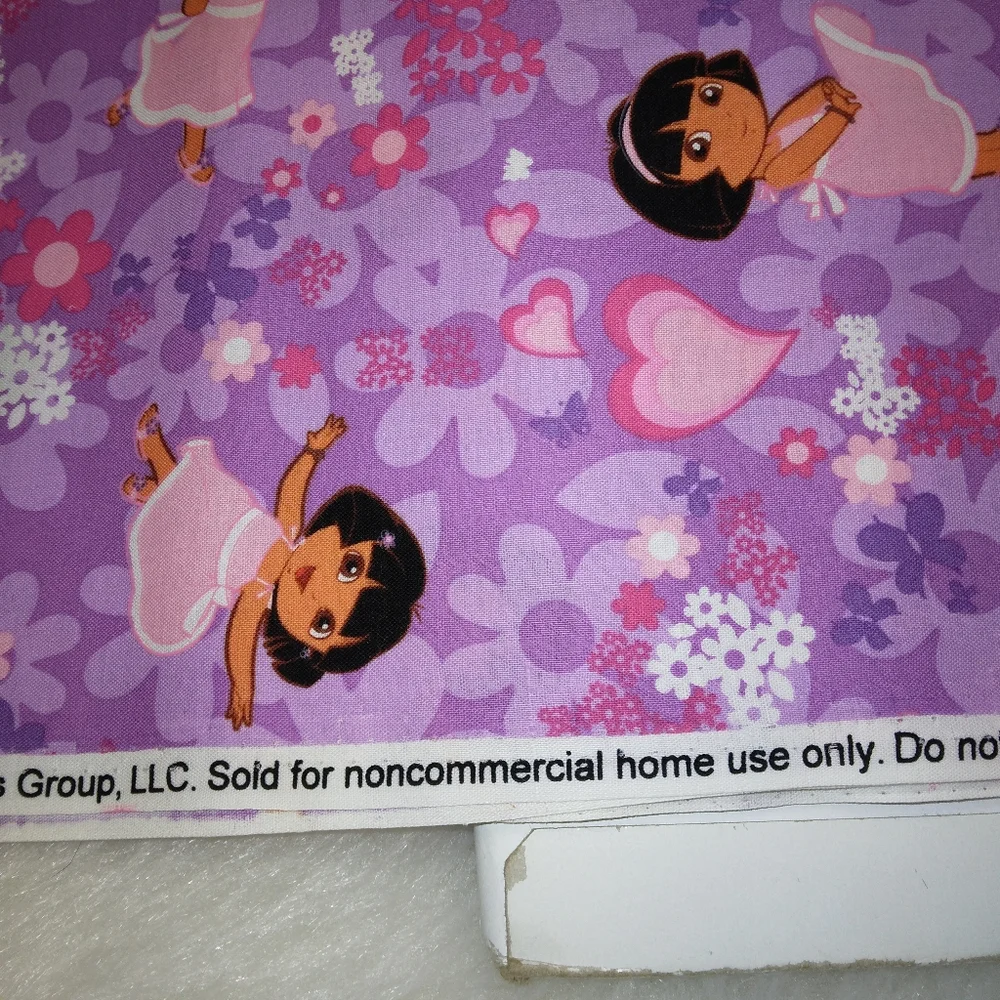FABRIC Dora The Explorer, Dora Hearts and Flowers CP33342 licensed 2009